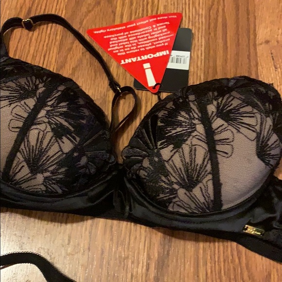 2 NWT Bras 32C - Picture 3 of 4